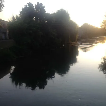 Riverside House Maison d'hôtes Gondeville